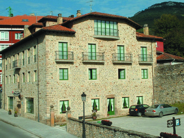 Hotel Villa De Cabrales Arenas De Cabrales Exteriör bild